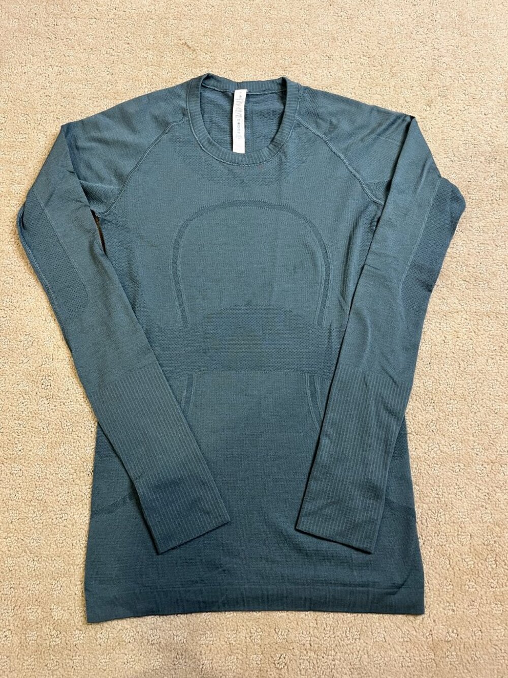 Lululemon Swiftly Tech Long-Sleeve Shirt 2.0Hip Length olive green size 6